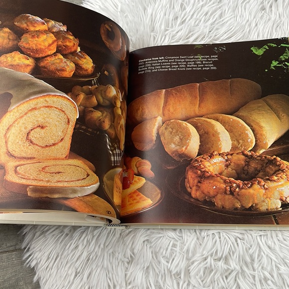 (2) vintage BETTER HOMES AND GARDENS hardcover cook books. 1959, 1978 - Picture 5 of 16